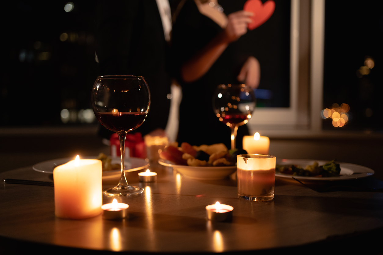 Romantic Valentine’s Day dinner with candlelight, wine glasses, and an intimate date-night setting in Cincinnati
