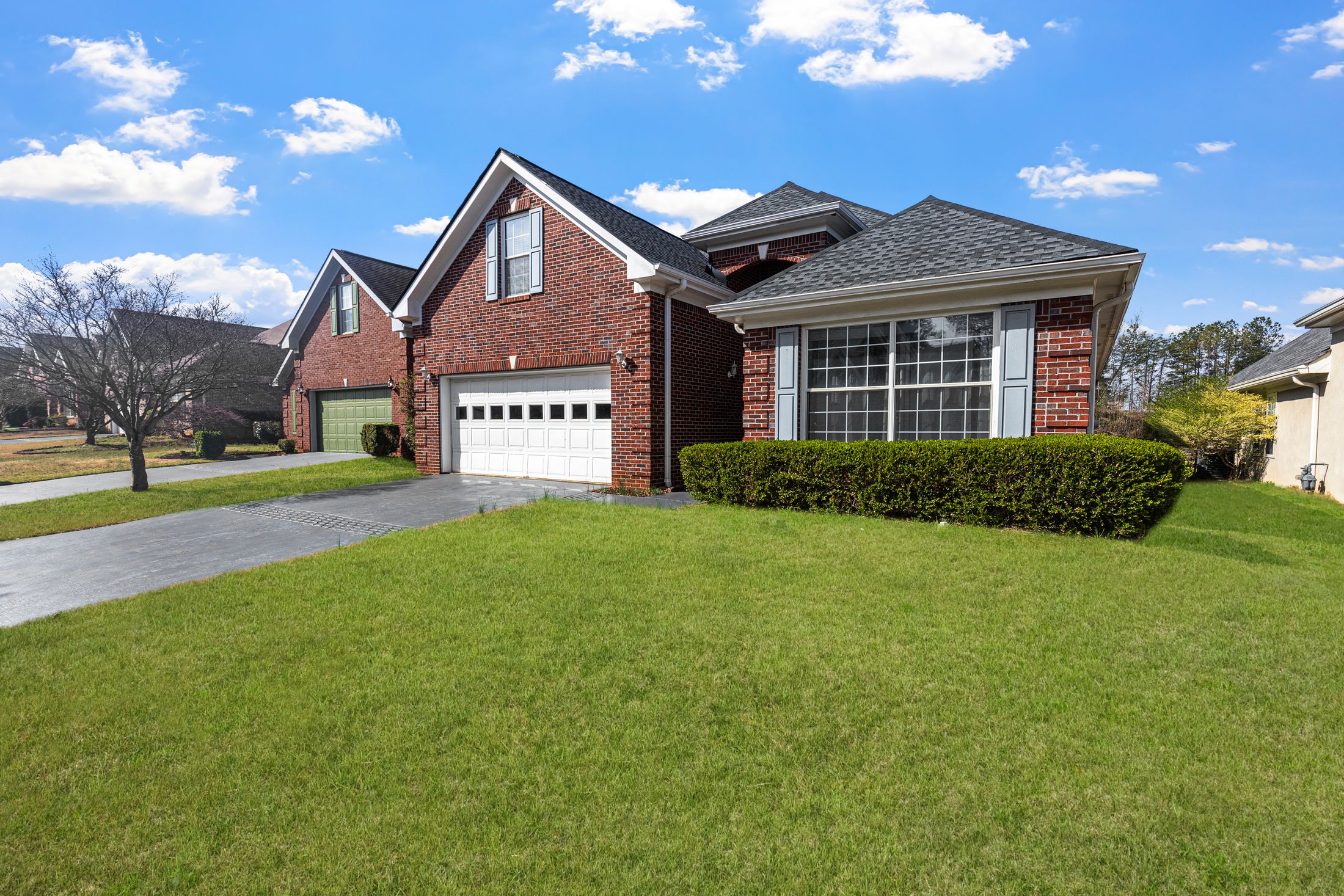 A brick home with an attached garage in Mason, Ohio, Warren County, Kristine Green Realtor